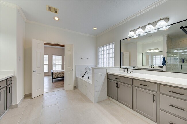 Building Photo - 1131 Sopris Dr