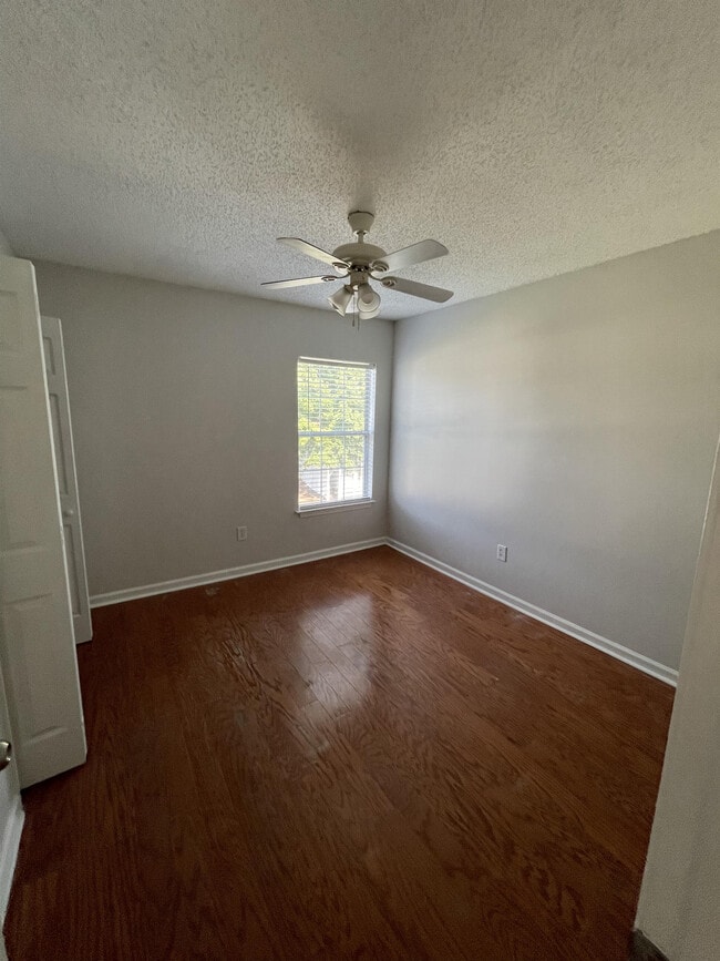 Building Photo - 2704 N Holmes Ct