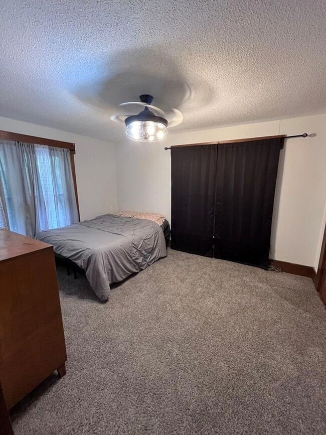 Building Photo - 4B/2B Home in Webster City $1,695.00