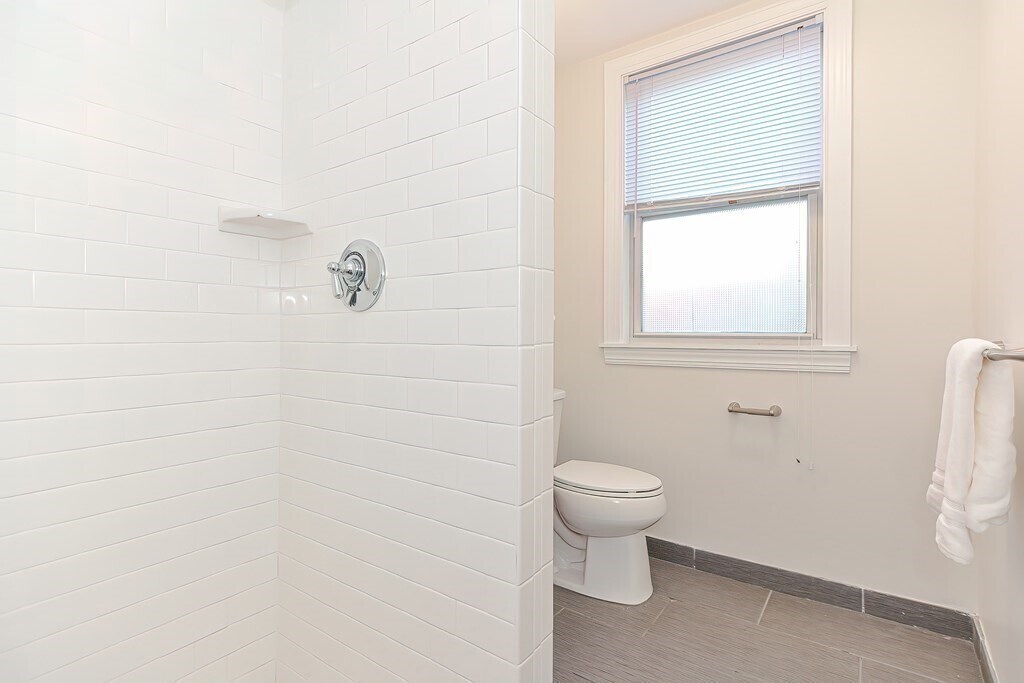 Building Photo - 28 Inman St