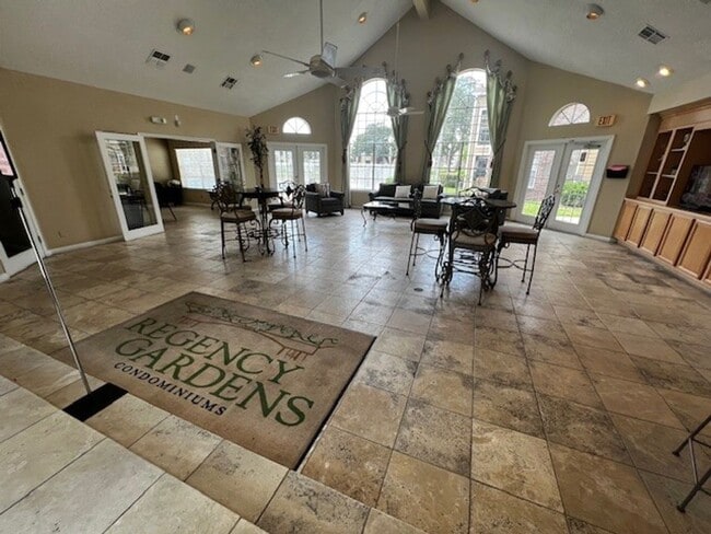 Building Photo - MOVE IN NOW!! Water included! Spacious 3 x2 on 2nd floor with screened in porch!! All tile floors!!