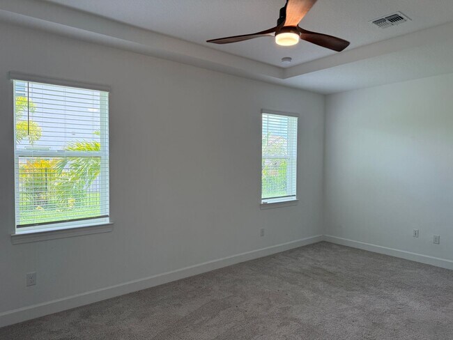 Building Photo - 5 Bedroom 4 Bath W/Office & 3-Car Garage (...