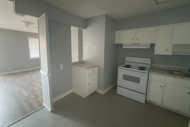 Building Photo - 3554 Plymouth Dr