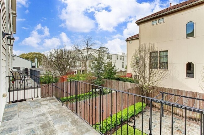 Building Photo - 511 Birdsall St