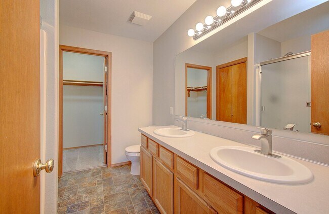 Building Photo - Moore 12918 &amp; 5000