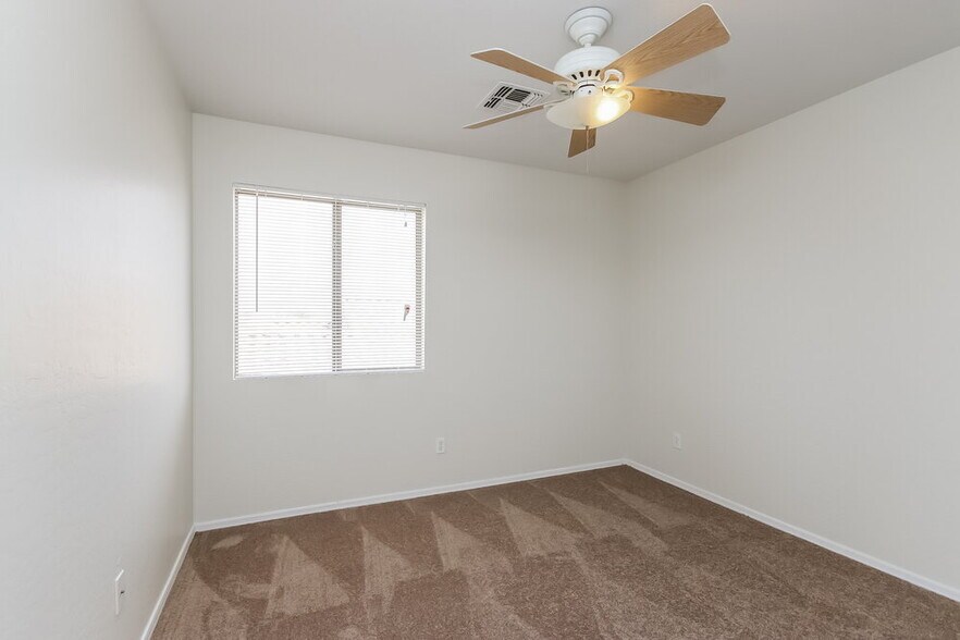 Building Photo - 15995 W Vogel Ave