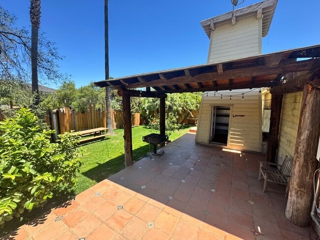 Building Photo - 3BD/2BA HOME off Old Hwy 80, Ample Parking...