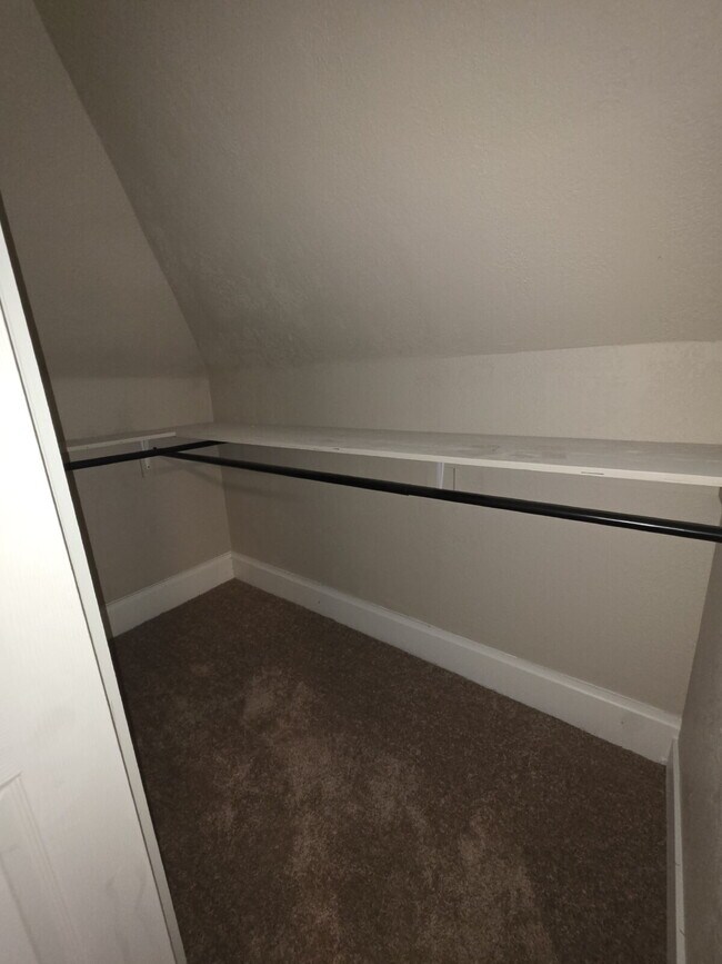 Building Photo - "Spacious 4-Bedroom Gem in Homestead – 2090 Sq Ft of Comfort!"