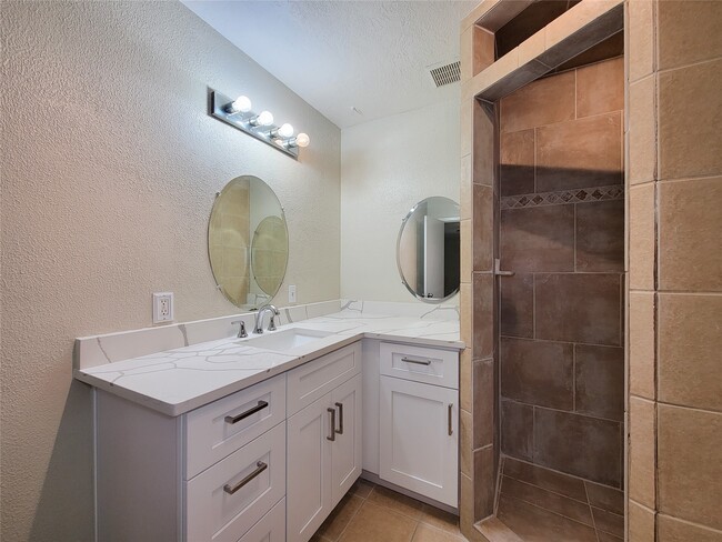 Building Photo - 25723 Glen Loch Dr
