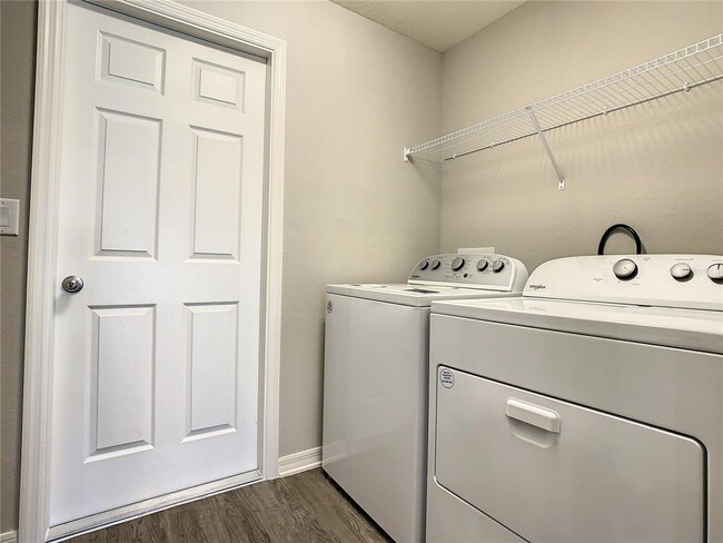 Building Photo - 4466 Hummingbird Ln