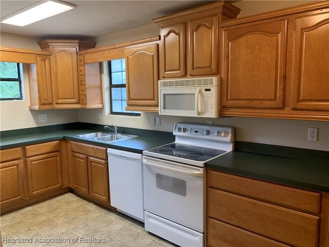 Building Photo - 2225 N Unicorn Rd
