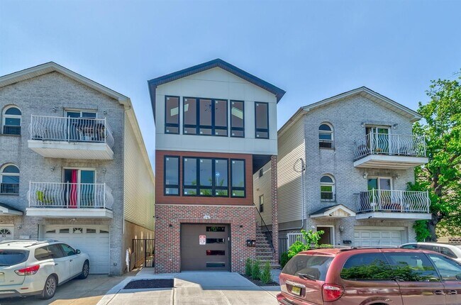 Building Photo - 85 Myrtle Ave