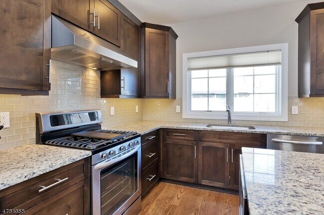 Building Photo - 1B Foley Pl
