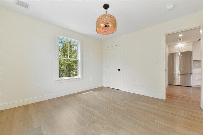 Building Photo - 36 McKone St