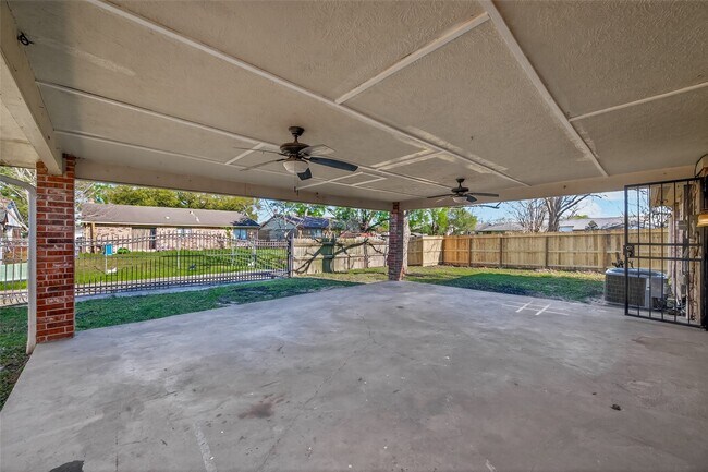 Building Photo - 6206 Homeview Dr