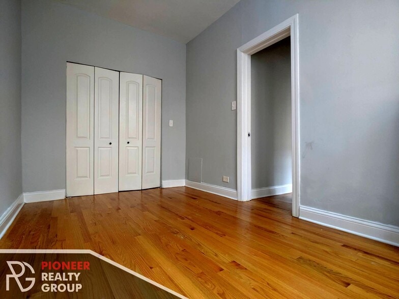 Building Photo - 4616 N Paulina St