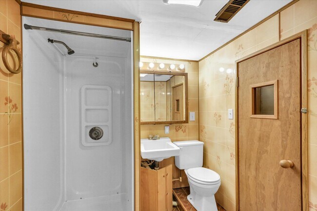 Building Photo - 502 E Washington St