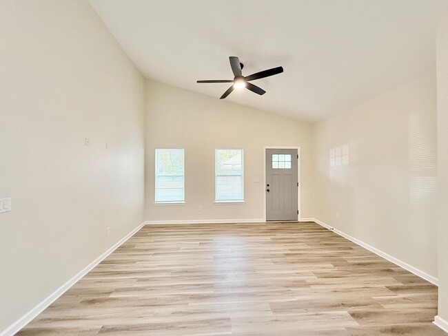 Building Photo - Modern 2-Bedroom Duplex