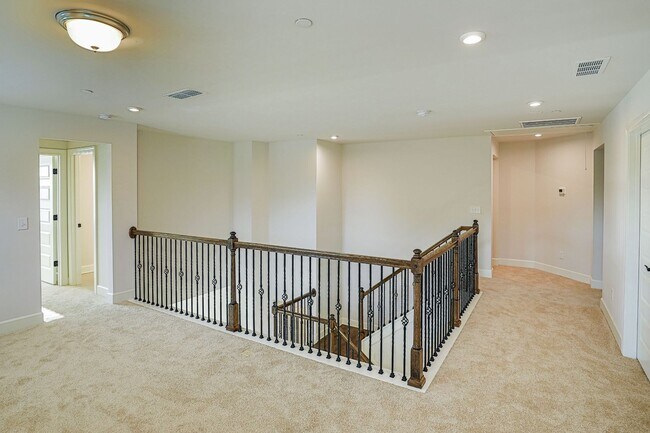 Building Photo - 5032 Ozment Dr