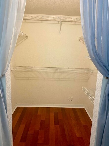 Building Photo - 725 SW 148th Ave