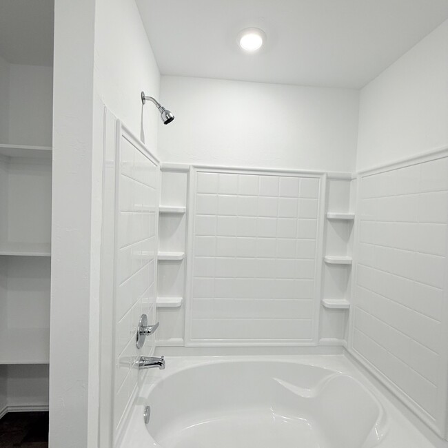 Building Photo - 1917 Rock Elm Dr