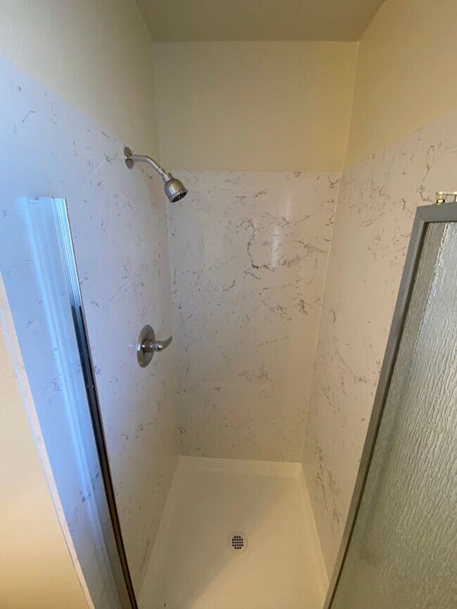 Building Photo - 3 Bedroom 2 Bath Home In Rosemont Open House Friday May 8th 4-4:30 PM