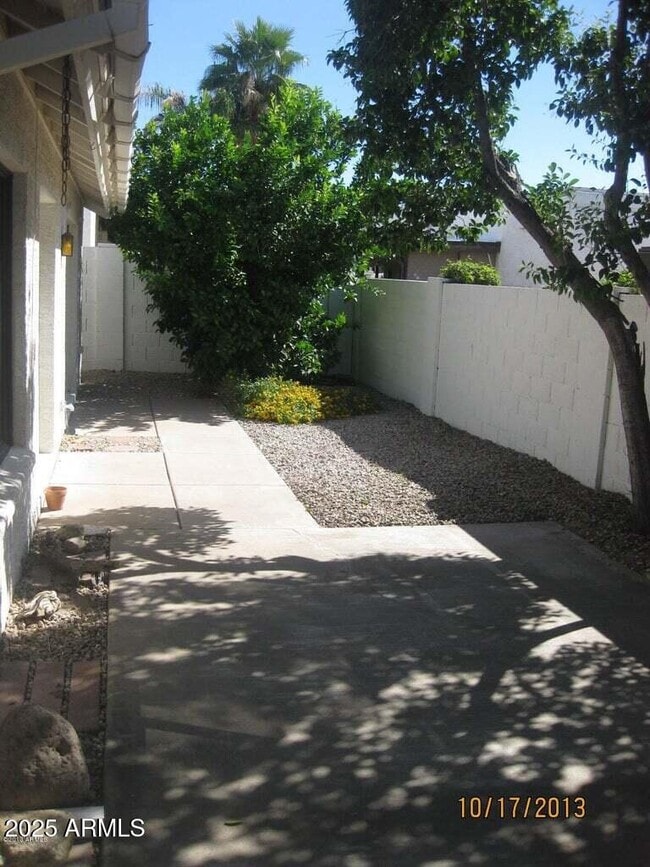 Building Photo - 1101 E Bluefield Ave