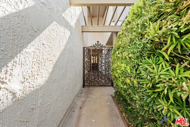 Building Photo - 106 Cresta Verde Dr