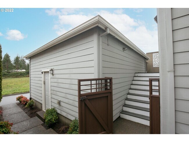 Building Photo - 17335 SW Montague Way