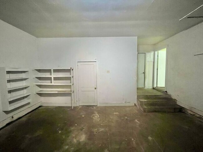 Building Photo - Tour Today! 3 Bedroom 2 Bath Single Family Home in Longview!