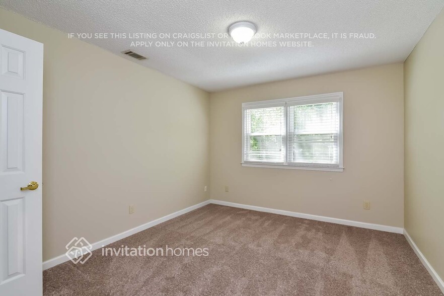 Building Photo - 5024 Logans Run