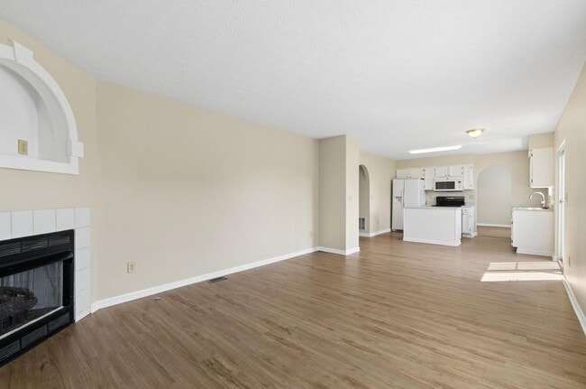 Building Photo - 4611 Thornoak Dr
