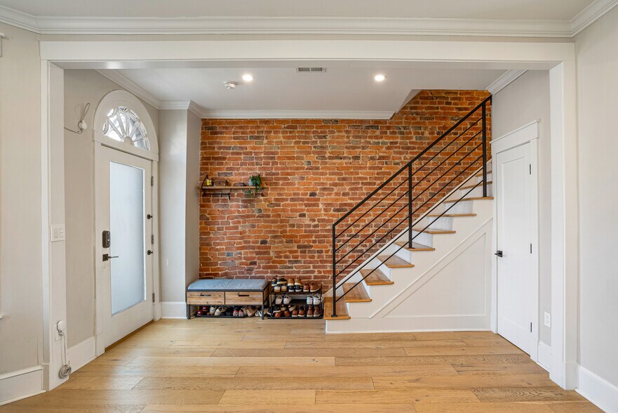 Entrance - 118 15th St NE