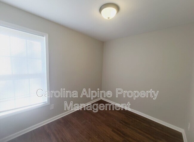 Building Photo - 1107 Brown Summit Ave