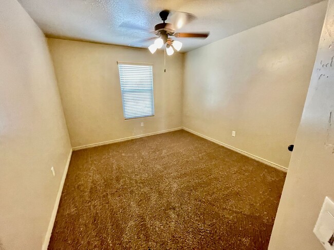 Building Photo - Pet-Friendly Five Bedroom Home w/Office, R...