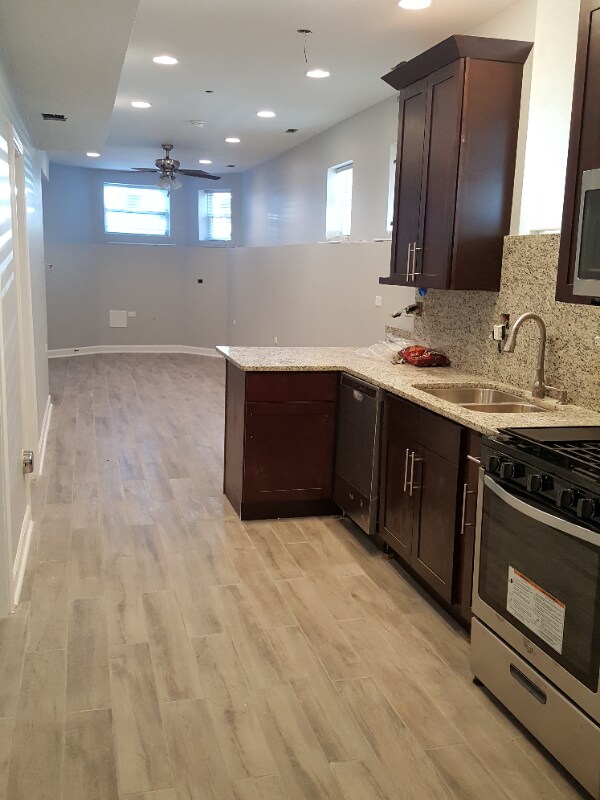 Building Photo - 3751 W Diversey Ave