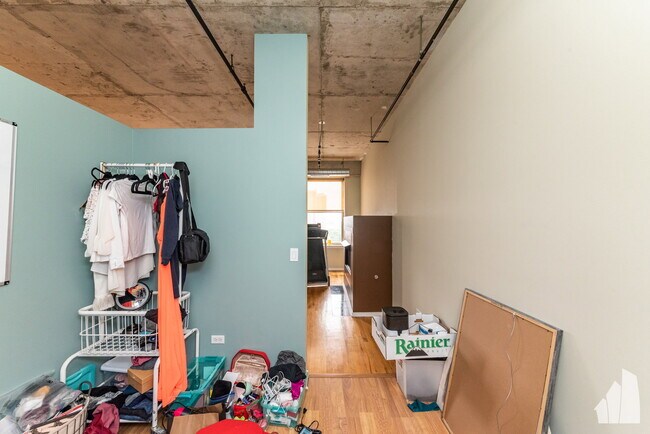 Building Photo - 6 S Laflin St