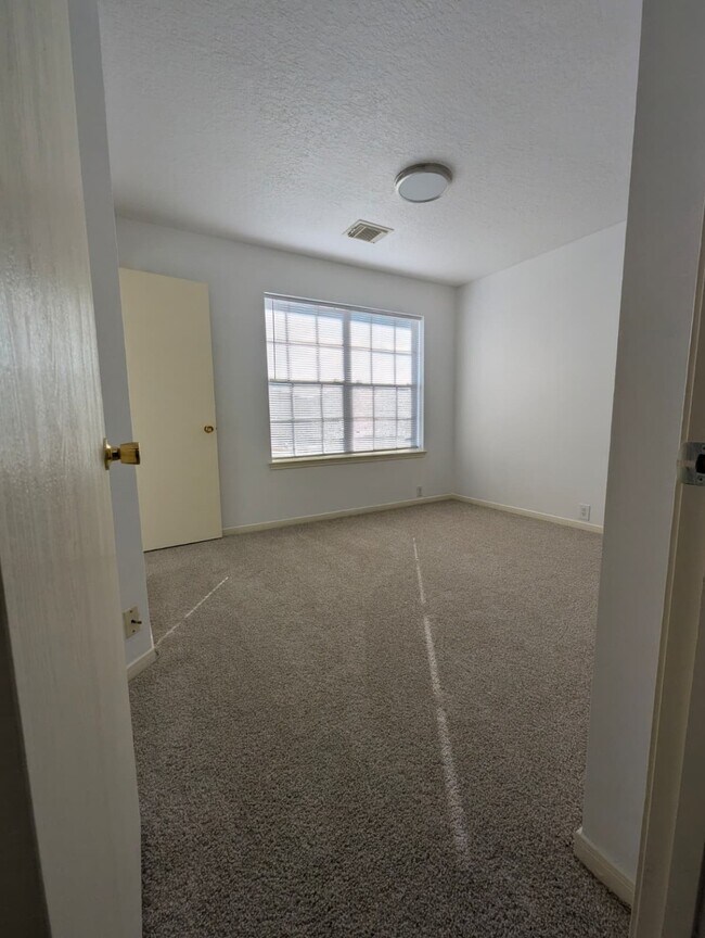 Building Photo - 13422 Sarento Village