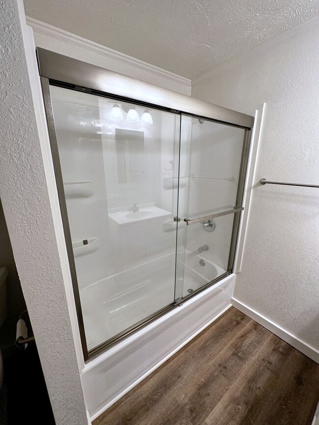Building Photo - Totally Updated and Renovated 2 Bedroom Ho...