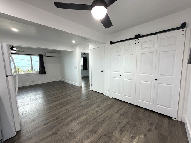 Building Photo - HALAWA HEIGHTS DUPLEX - 3 BDRM/1 BATH/2 PARKING (TANDEM)