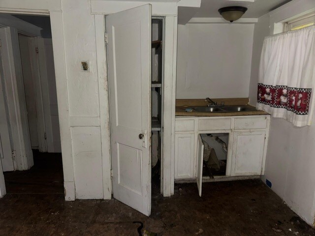 Building Photo - 3738 Sylvan Pl