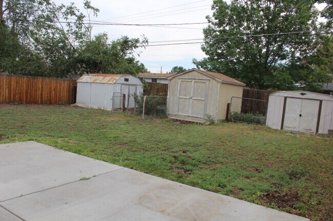 Building Photo - 3 BR/ 1 BA Ranch home in Commerce City!