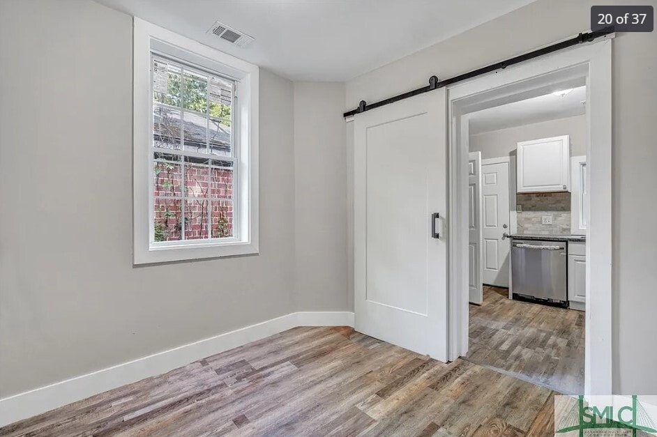 Building Photo - 720 W 42nd St