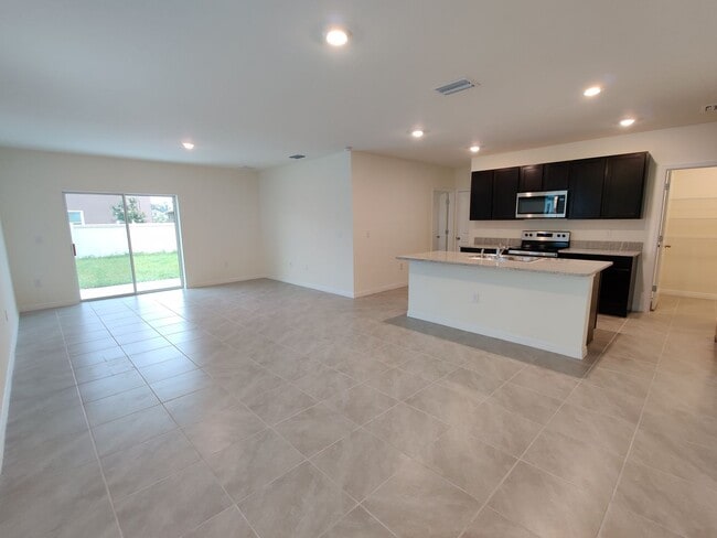 Building Photo - 32614 Canyonlands Dr