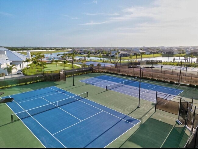 Building Photo - 15519 Sunny Day Dr