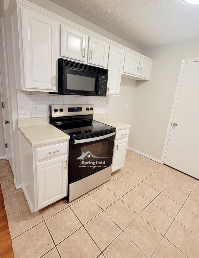 Building Photo - Location-Location; South West Springfield ...