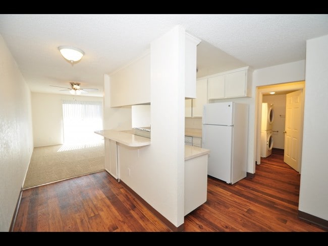 Building Photo - Emerald Vista Apartments