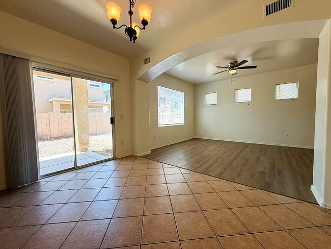 Building Photo - Freshly Updated 3-Bed, 2.5-Bath Home with ...