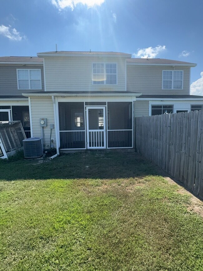 Building Photo - Nice 2 Bedroom, 2.5 Bath Townhouse in Hubert - 309 Burley Dr. #2