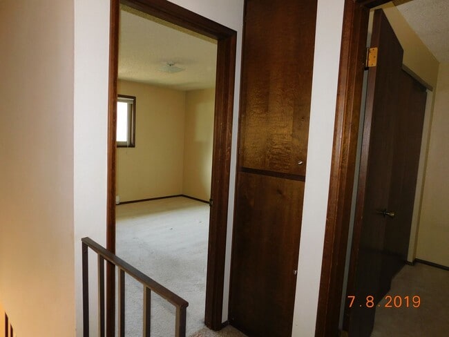 Building Photo - Beautiful 2 Bedrrom, 1.5 Bathroom Condo